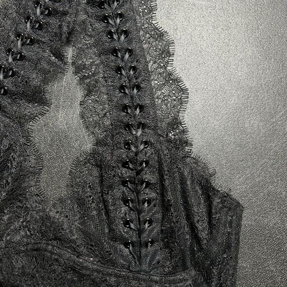 Victoria’s Secret Very Sexy Black Lace Halter Bralette - Picture 4 of 11